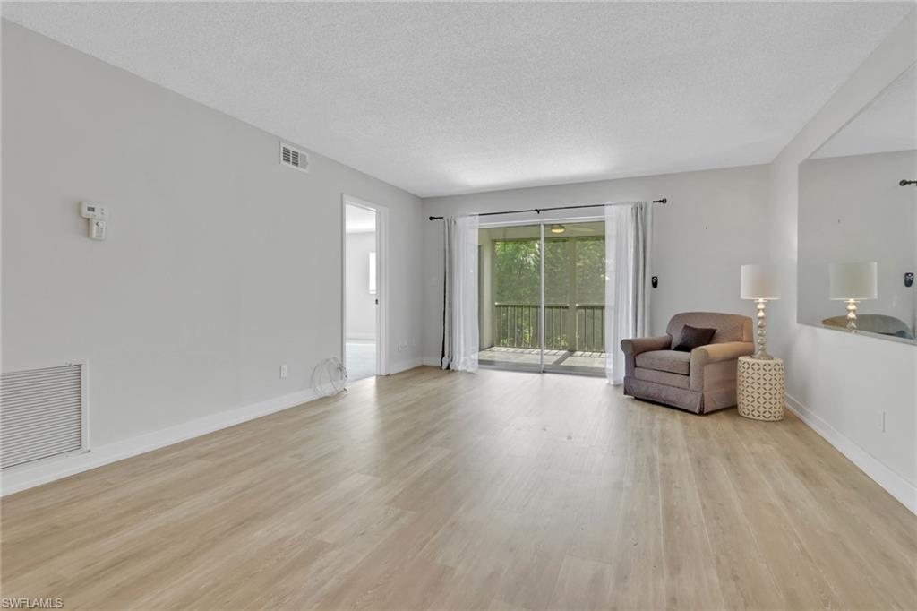 COUNTRY CLUB MANOR - Residential