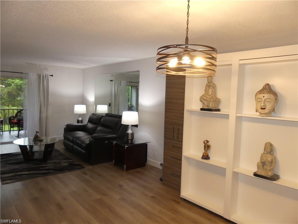 COUNTRY CLUB MANOR - Residential