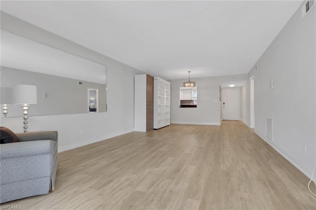 COUNTRY CLUB MANOR - Residential