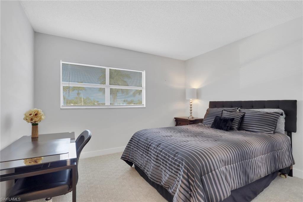 COUNTRY CLUB MANOR - Residential