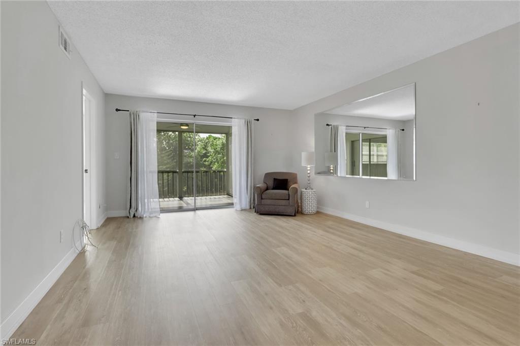 COUNTRY CLUB MANOR - Residential