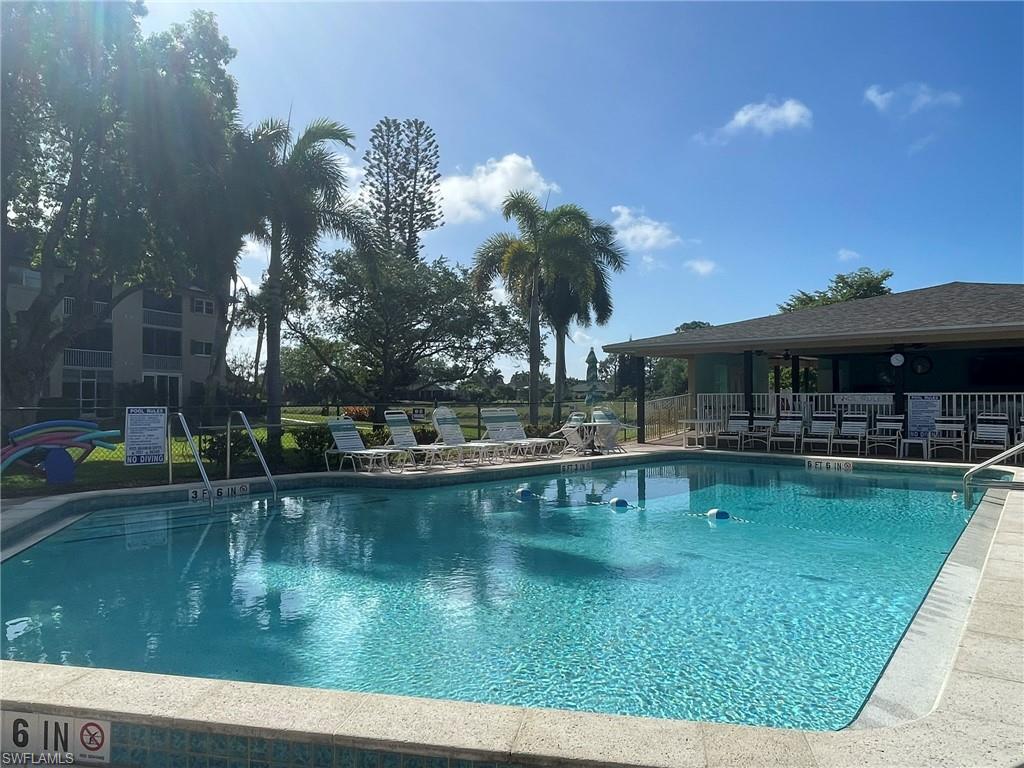 COUNTRY CLUB MANOR - Residential