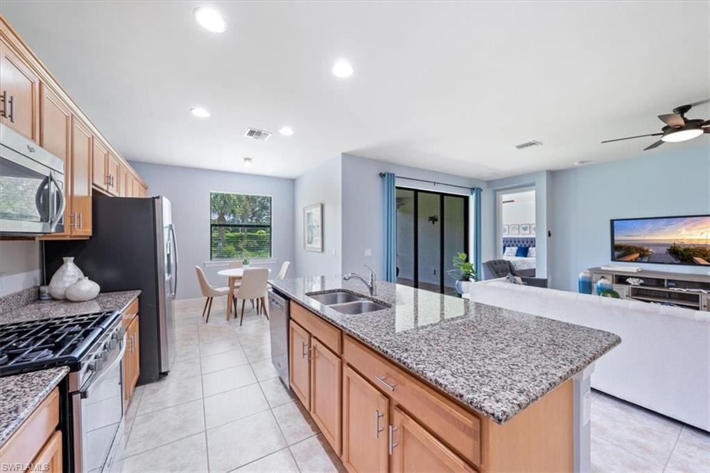 CAMDEN LAKES - Residential