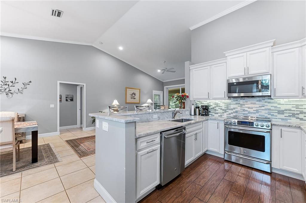 6835 Huntington Lakes CIR 201