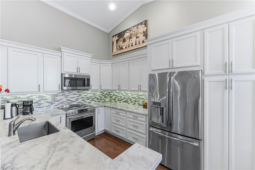 6835 Huntington Lakes CIR 201