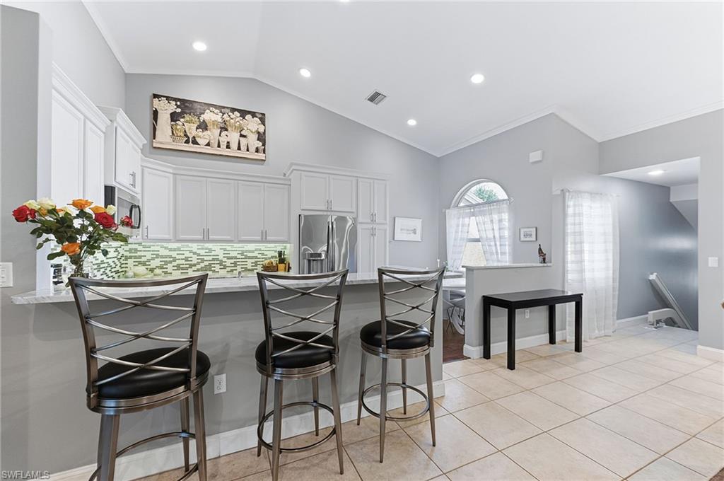 6835 Huntington Lakes CIR 201