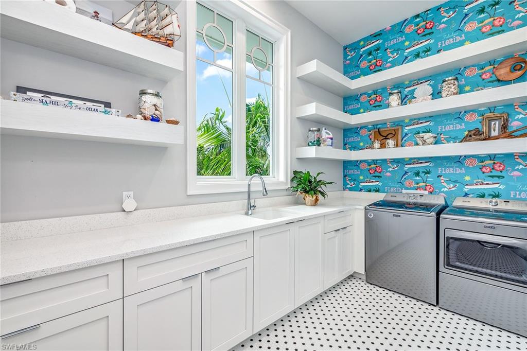 HIDEAWAY BEACH - Residential