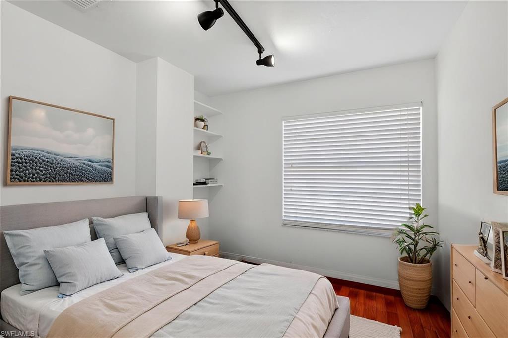 SHAMROCK LAKES - Residential