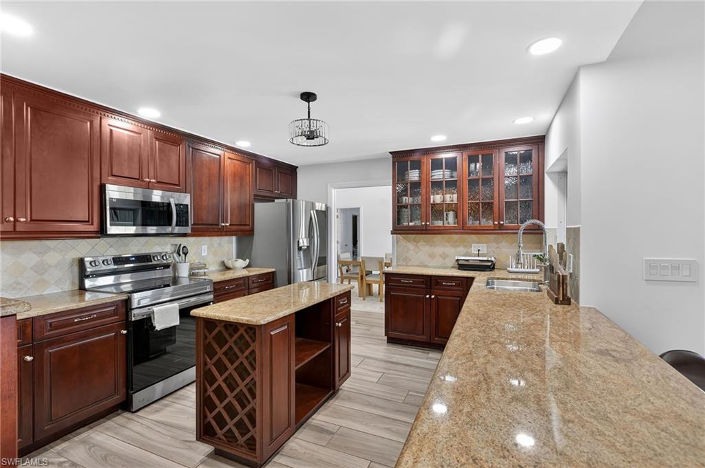 SHAMROCK LAKES - Residential