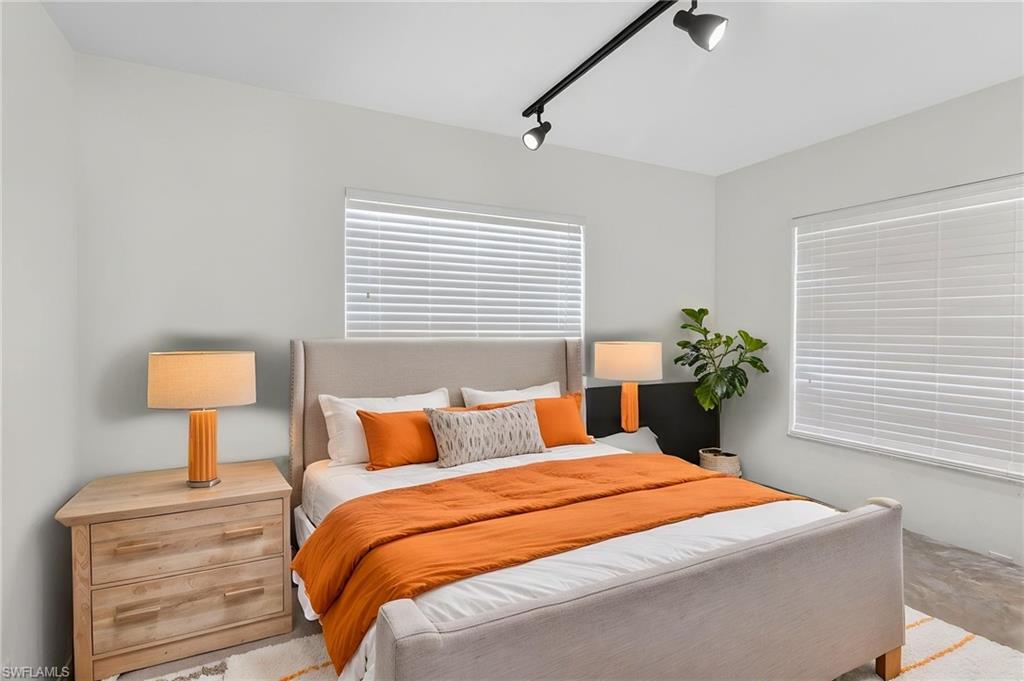 SHAMROCK LAKES - Residential