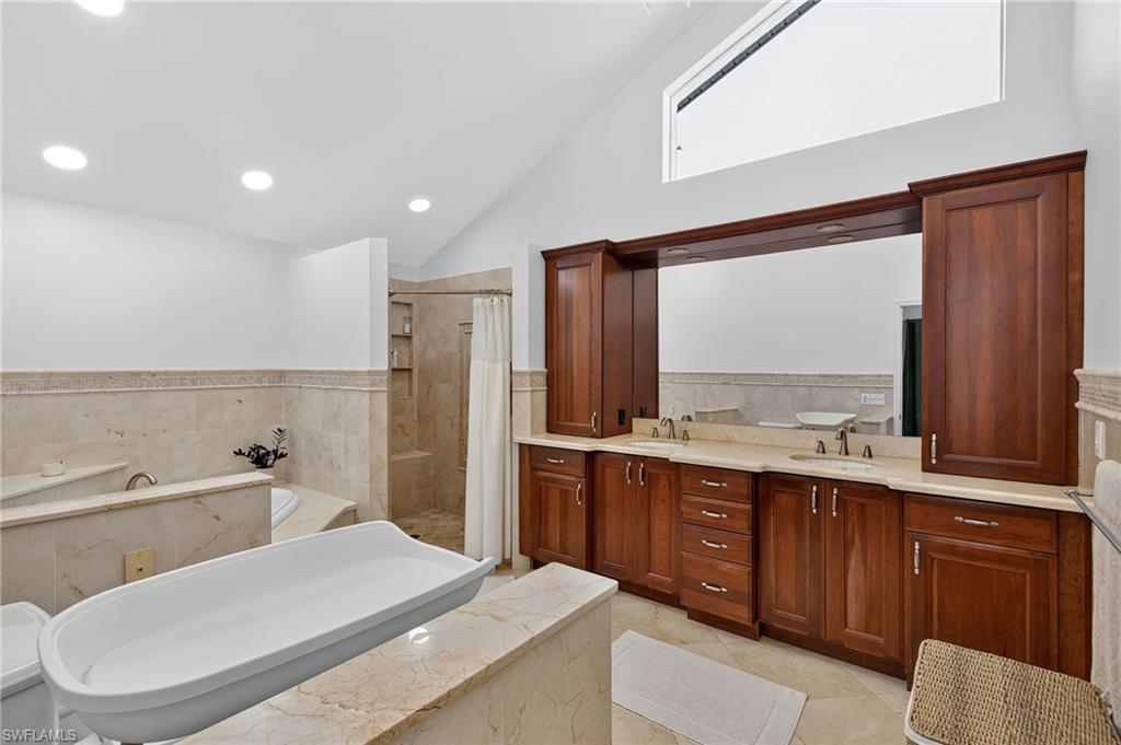 SHAMROCK LAKES - Residential