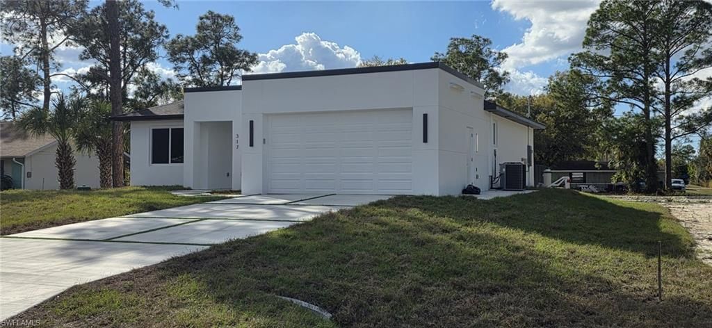 Photo of 718 Robert AVE, LEHIGH ACRES, FL 33936 (MLS # 226006414)