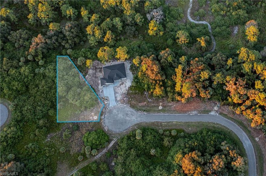 Looking to build your dream home in a quiet area of LaBelle?  This extra large lot is PERFECT.  You don't want to miss this opportunity!