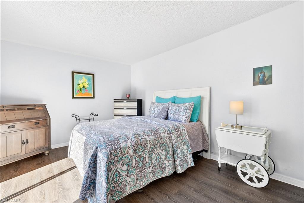 VILLAGE OF CEDARBEND - Residential