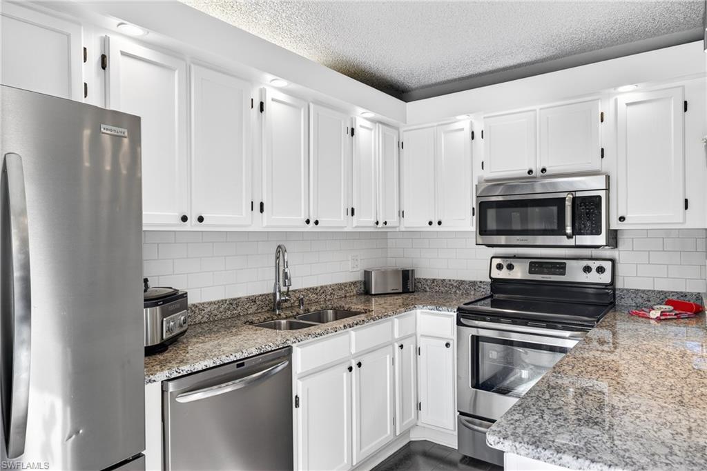 VILLAGE OF CEDARBEND - Residential