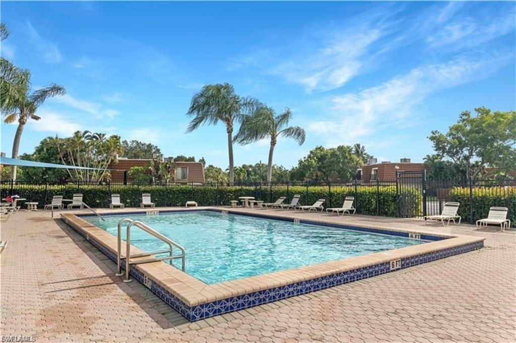 VILLAGE OF CEDARBEND - Residential