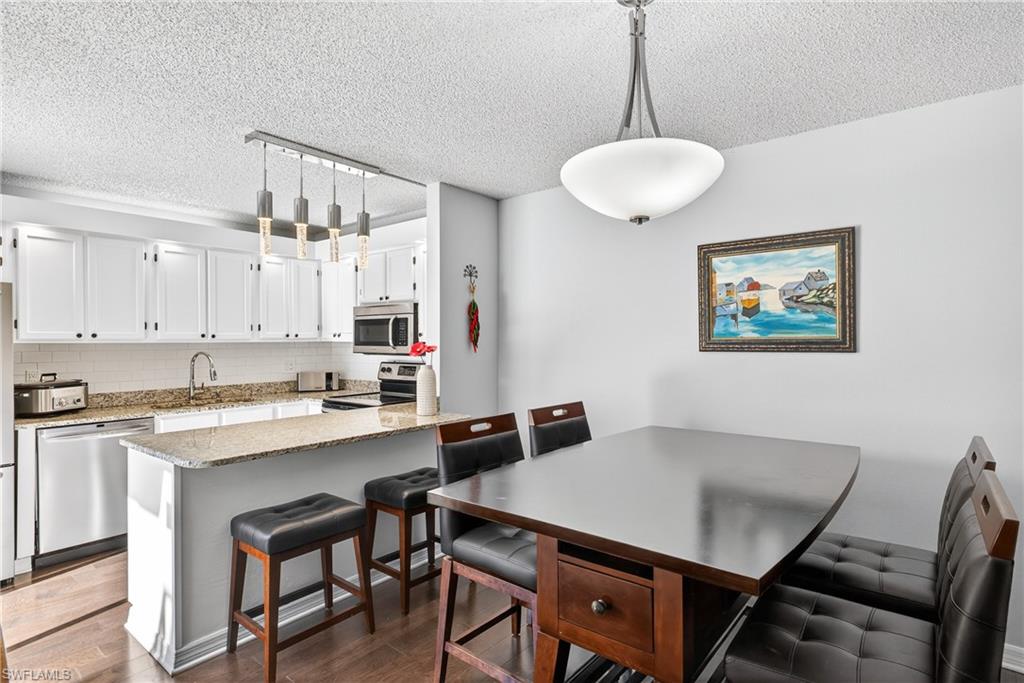 VILLAGE OF CEDARBEND - Residential