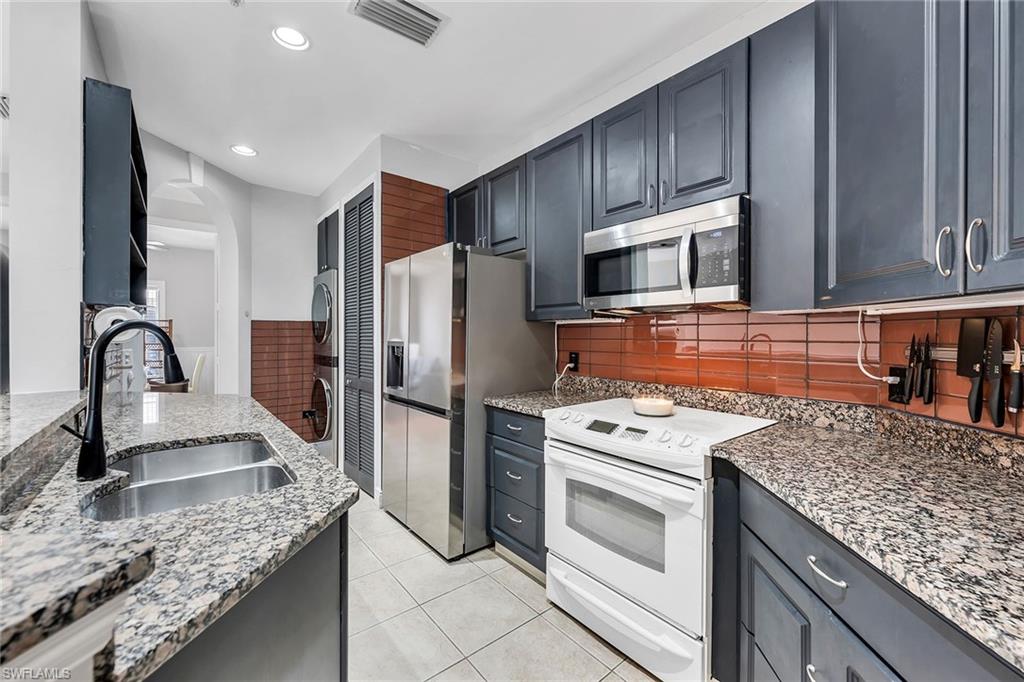 SWEETWATER BAY - Residential