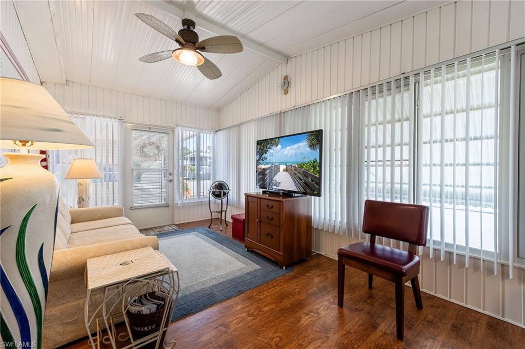 SIX LAKES COUNTRY CLUB - Residential