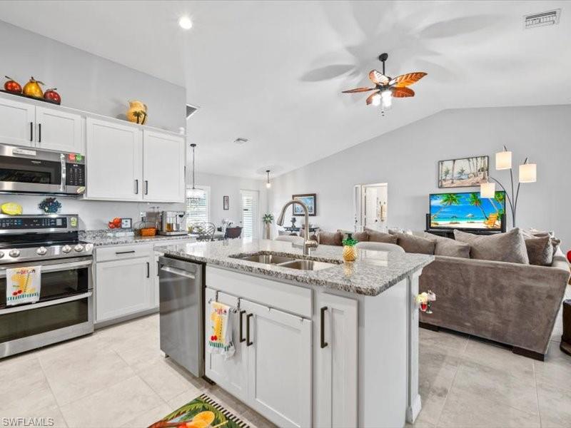 CAPE CORAL - Residential