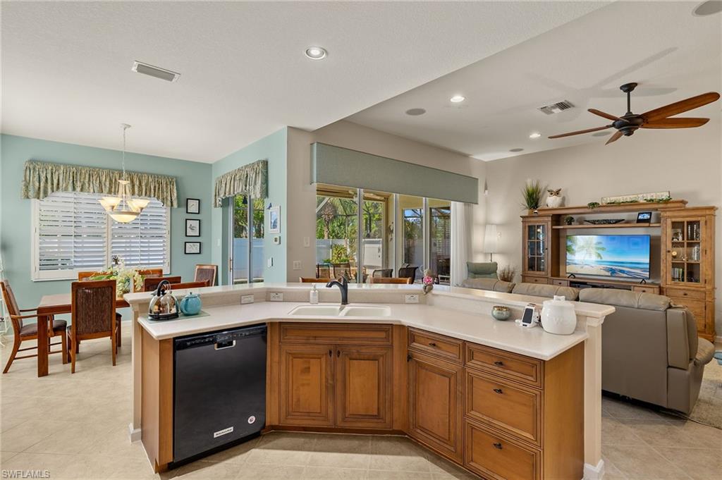 CROWN COLONY - Residential