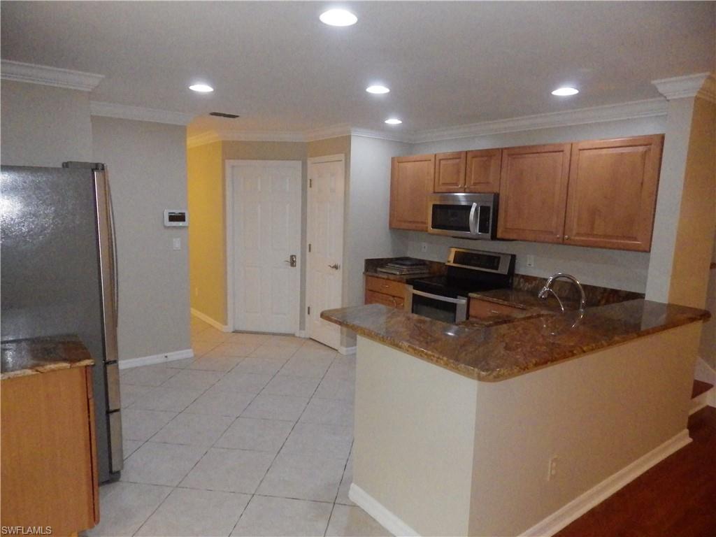 VARSITY LAKES - Residential