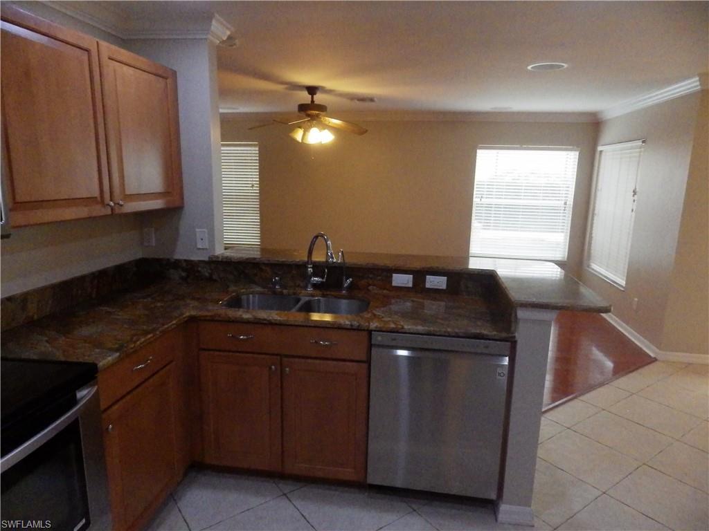 VARSITY LAKES - Residential