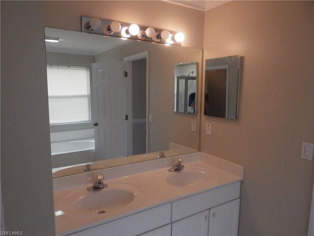 VARSITY LAKES - Residential