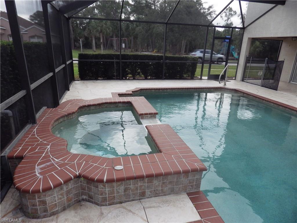 VARSITY LAKES - Residential