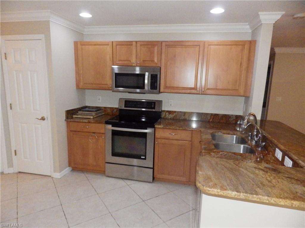 VARSITY LAKES - Residential