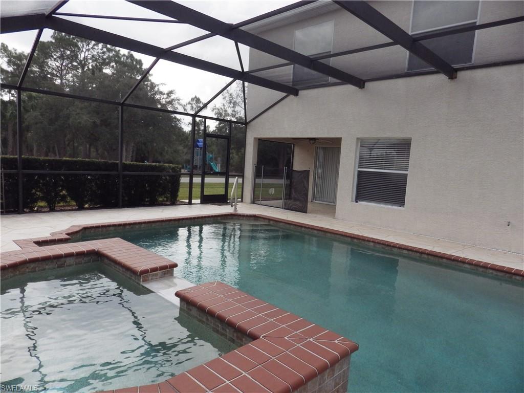 VARSITY LAKES - Residential