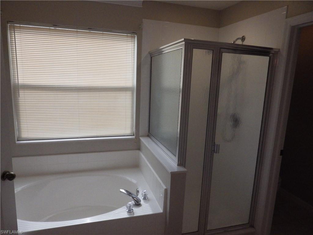 VARSITY LAKES - Residential