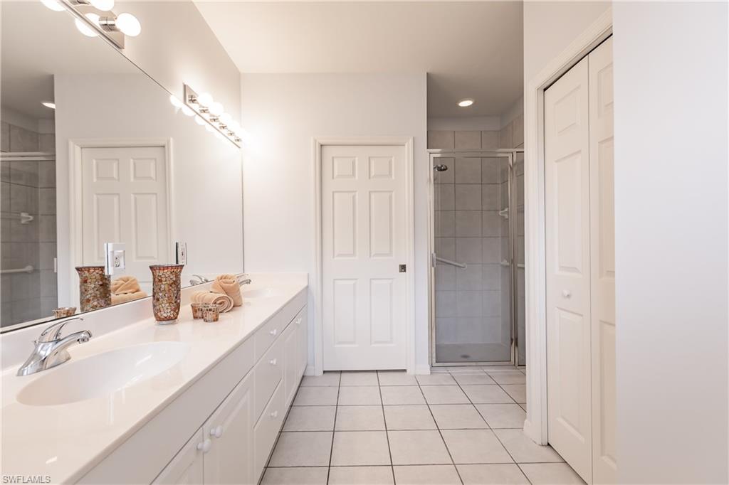 LONGSHORE LAKE - Residential