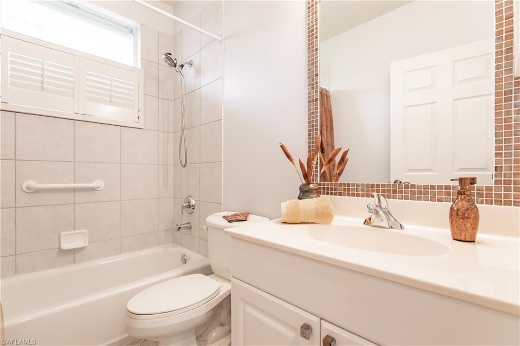 LONGSHORE LAKE - Residential