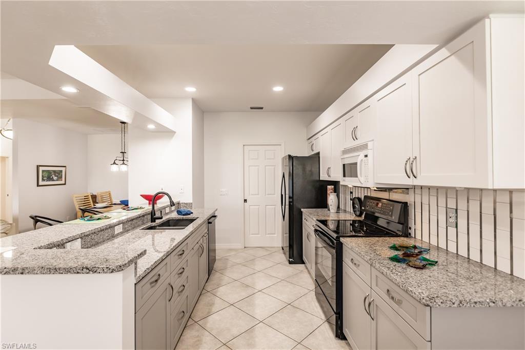 LONGSHORE LAKE - Residential