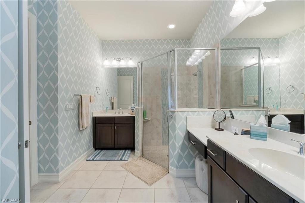 VENETIAN POINTE - Residential