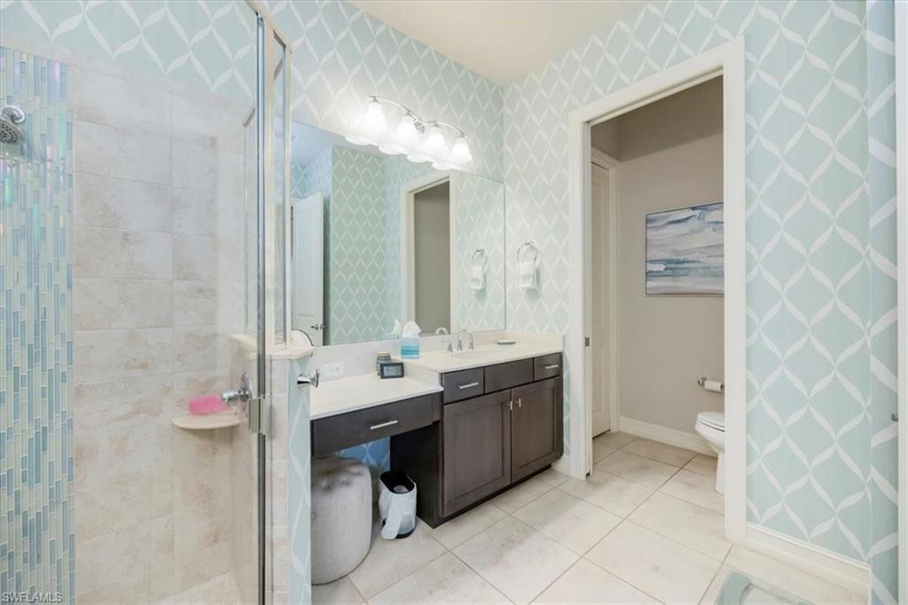 VENETIAN POINTE - Residential