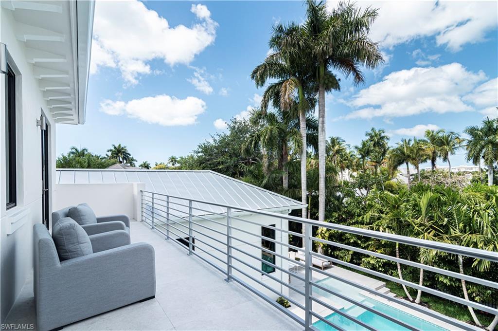 MOORINGS - Residential