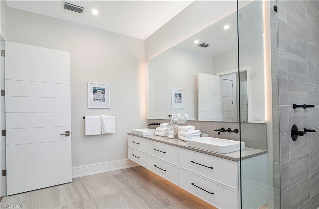 MOORINGS - Residential