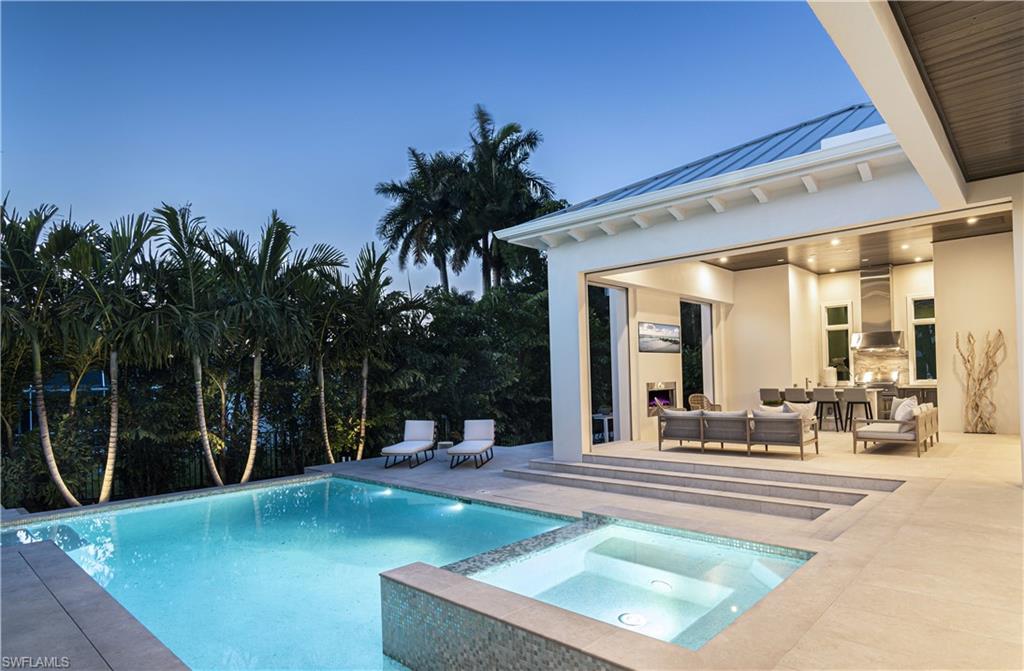 MOORINGS - Residential