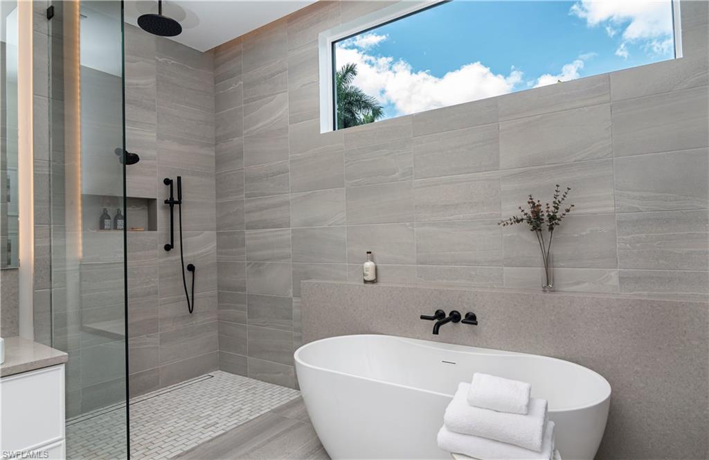 MOORINGS - Residential