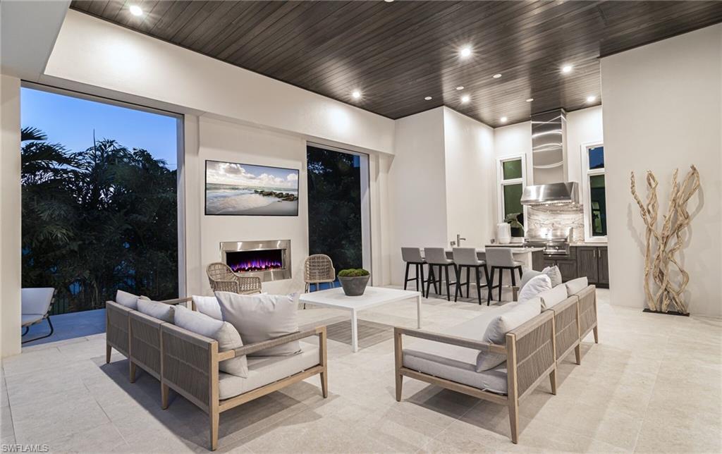 MOORINGS - Residential