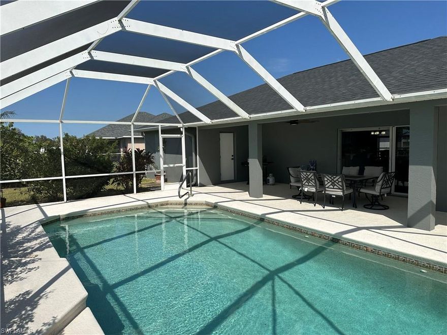 Villa Tropicana is a large (1900 sq ft) modern vacation rental home in a quiet neighborhood, yet close to shopping, dining and the Midpoint Bridge. Walk into the generous entry area to a view of the pool and the living area with cathedral ceiling. The dining area is next to the beautiful kitchen. The villa sleeps up to 6 adults in 3 bedrooms.