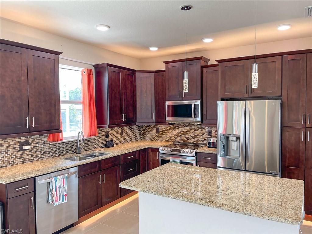 SAN CARLOS PARK - Residential