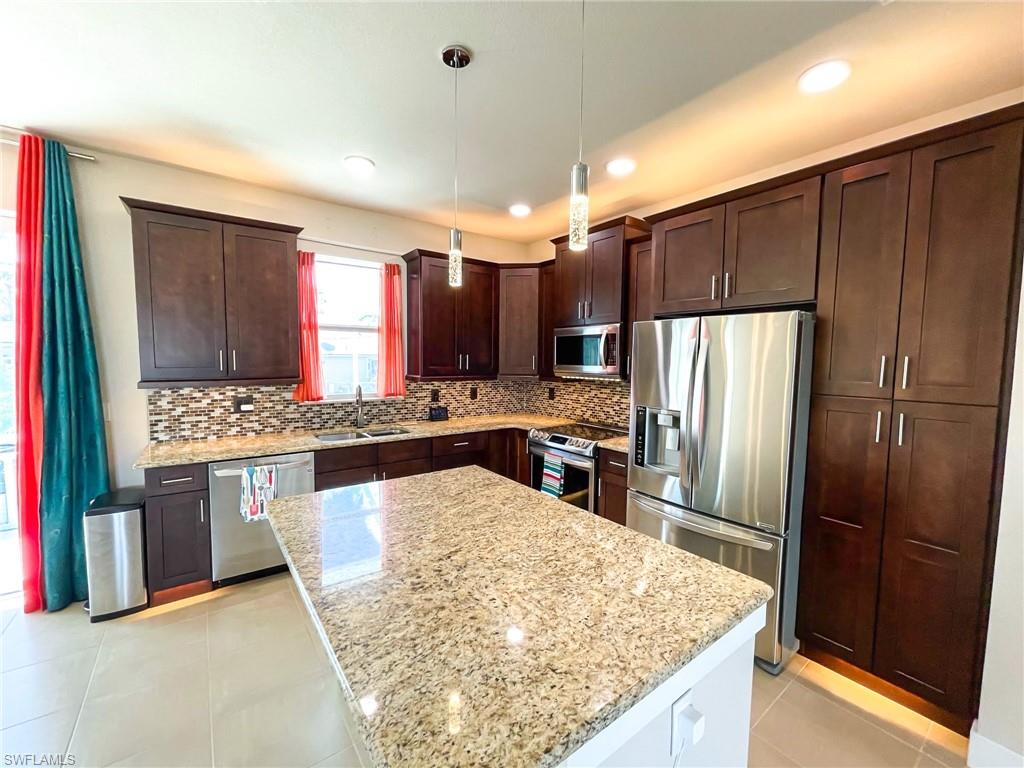 SAN CARLOS PARK - Residential