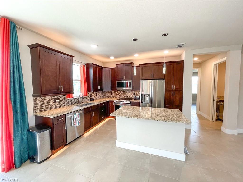 SAN CARLOS PARK - Residential