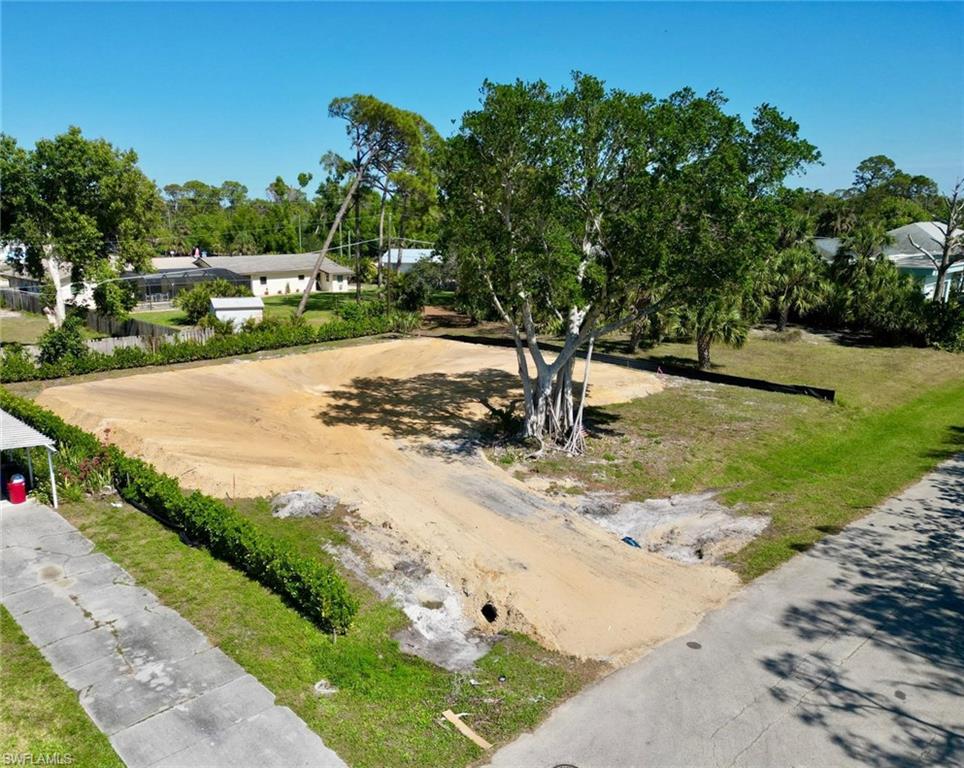 IMPERIAL SHORES - Land