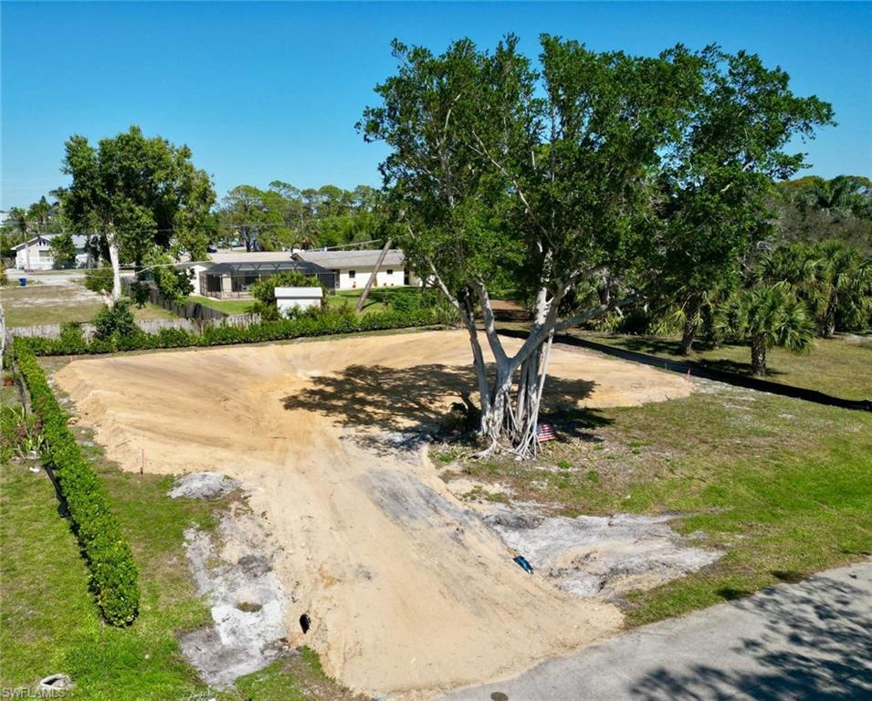 IMPERIAL SHORES - Land