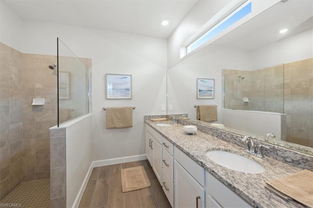 COUNTRY CLUB - Residential