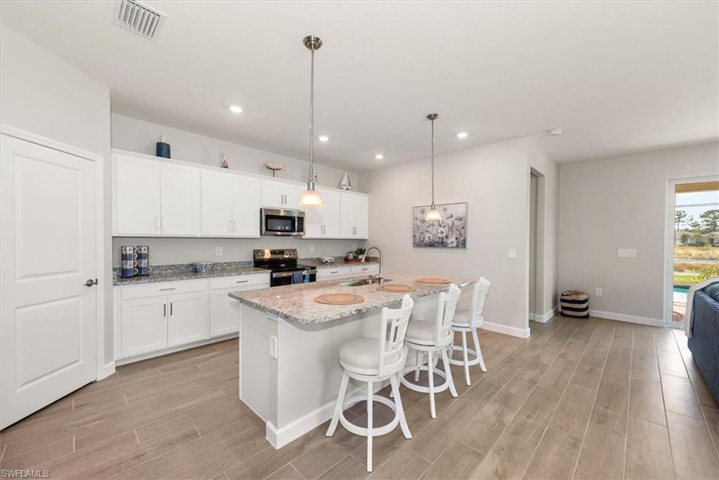 COUNTRY CLUB - Residential